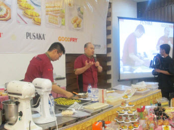 Bedah Resep Kue Unik di Grand Baking Demo Solo